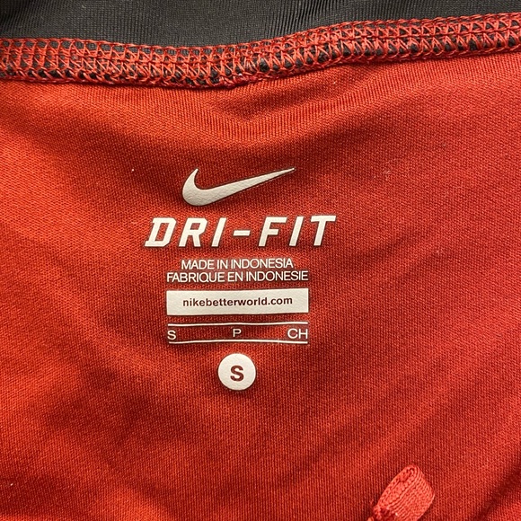 Size: S WSU dry-fit Nike running shorts - Picture 3 of 3